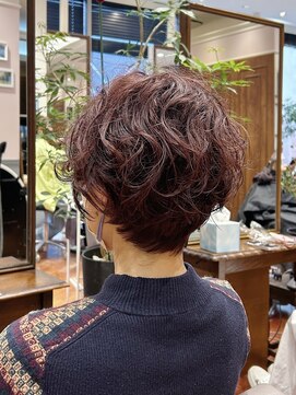 ビュートリアム 梅田(BEAUTRIUM) 耳かけショート/癖毛ショート/丸み/ピンクブラウン/梅田/茶屋町