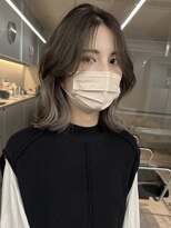サイン 渋谷(SIGN)&nbsp;インナーカラーレイヤーカットイヤリングカラーミディアムヘア