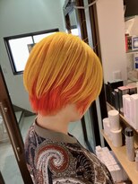 コワファーストナガサキシャンプーボーイ(COIFF1RST NAGASAKI SHAMPOO BOY)&nbsp;長崎 ショートヘア オレンジ×イエロー