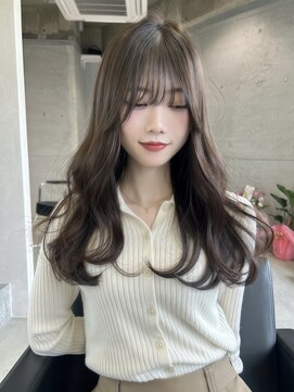 冬はコレ！透明感グレージュカラーにおしゃれなレイヤーカット