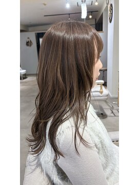 オリーブグレージュ