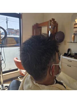 ヘアーファン(Hair Fun) 大人のメンズカットツーブロック爽やかベリーショート白髪ぼかし