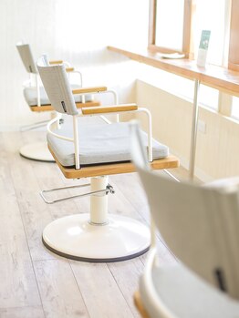 オーガニックサロン ナチュラル(OrganicSalon natural)の写真/5席のみで落ち着いた空間のプライベートサロン♪なんでも話しやすいスタイリストが丁寧にカウンセリング!!