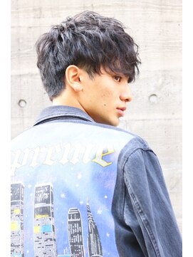 ネイビー(NAVY) フロント強めのくせ毛風パーマのフェザーマッシュ