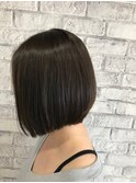 シンプル イズ ベスト 前下がりボブ