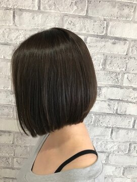 ロッサ(rosa) シンプル イズ ベスト 前下がりボブ