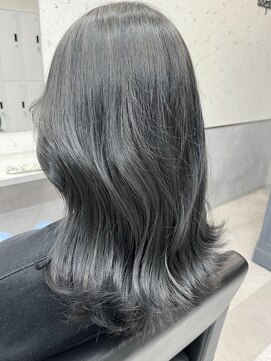 アデプト 北千住店(adept) 【adept北千住エリスタイル】ダークシルバーグレー×くびれヘア