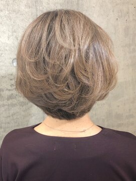 シアアオヤマ 表参道青山(SHEA aoyama) 明るい白髪染め。白髪ぼかしハイライト、大人ヘア。