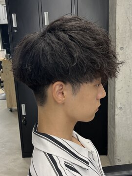 フイ 代々木(Hui) メンズ/アップバング/ツーブロックマッシュ/束感ショート波巻き