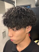 ビンゴ(BINGO)&nbsp;1226ツイストスパイラルパーマ束間アッシュブラック短髪ショート