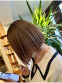 切っぱなしボブ×ベージュカラー