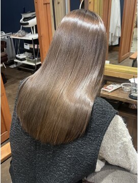 ヘアアンドビューティー クローバー(Hair&Beauty Clover) 艶感トリートメント/グレーベージュ