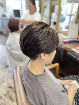 アート(art) レディース刈り上げショート+白髪ぼかしハイライト