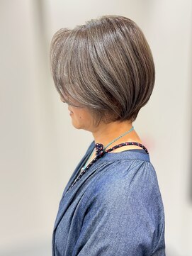 ジエクトアイロ 江坂駅前 似合わせショート/フェザーショート/細めハイライト