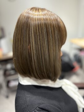 エスト(est) 30代/伸ばしかけボブスタイル/ミルクティーアッシュ