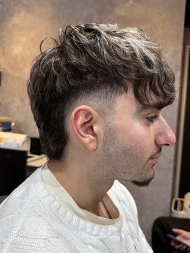 メグロバーバーショップロッポンギ 目黒六(MEGURO BARBER SHOP 6PPONGI) バーストフェード×ハイライト