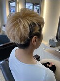刈り上げショート　バリアート　ホワイトカラー