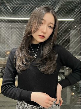 レイヤーカット×オリーブグレージュ