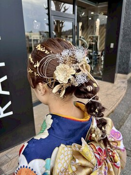 ルネッサンスヘアー ラファエロ(RAFFAELLO) 振袖ヘア　振袖ヘアアレンジ　ポニー編み下ろし　金箔