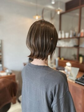 ウツギ(UTSUGI) レイヤーボブ×オリーブベージュカラー