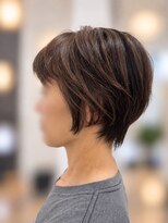 ヒビ(hibi)&nbsp;丸みと毛流れの大人ショートレイヤー