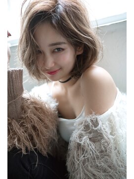 トッカ ヘアアンドトリートメント 難波店 グレージュ×エアリーボブ