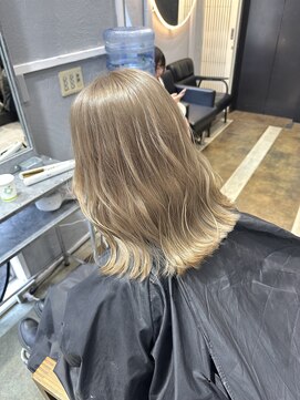 ジゼル(GiseL) ホワイトベージュカラー