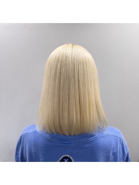 アン(Hair make un) ブロンド