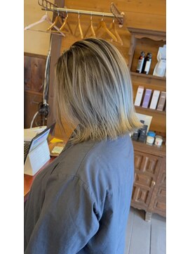 ヘアーサロン ミル(hair salon MiL) 【渋谷】ホワイトグレーバレイヤージュ