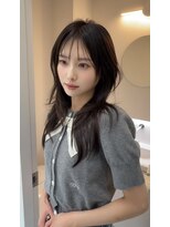 ヒン(HIN)&nbsp;動きのあるロングレイヤースタイル