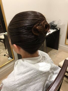 ヘアメイク シュシュ(Hair make chou chou) 着物、留袖にも合う夜会巻アップスタイル【chou-chou 北林夏実】