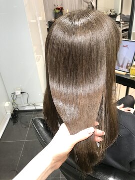 ラブクロムトーキョー オモテサンドウ(LOVECHROME OMOTESANDO) アッシュベージュメルティカラー/表参道髪質改善トリートメント