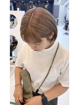 シュウ(shu) ミルクティーベージュ