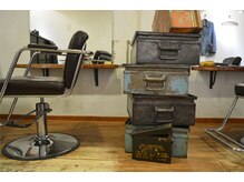 各部屋セット面2席シャンプー台1台。余裕あるスペース。