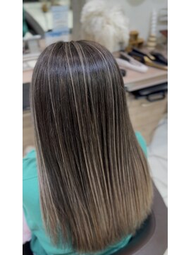 アッシュ 戸田公園店(Ash) 白髪ぼかしハイライト ミルクティーグレージュ