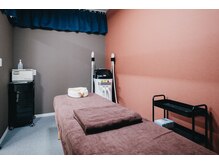 ルナエルズの雰囲気（プライベート空間で、アイラッシュカール、美顔などもできます♪）