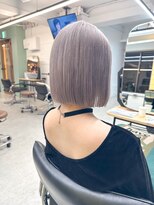 ヒビヲ 天神警固(HIBIO) ショートボブ切りっぱなしボブタッセルボブブリーチダブルカラー