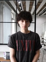 ホワイト(WHITE)&nbsp;波巻きシャドウパーマ　ラウンドマッシュウルフ