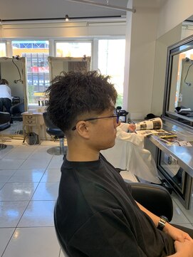 アイズ 海老名(AIZU) ツイストスパイラルパーマショートアップバングフェードカット