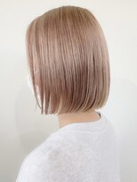 ヒビヲ(HIBIO) ショートボブミルクティーベージュブリーチダブルカラー横浜西口