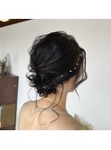 大人ガーリーヘアアレンジゆる編み込みパールおくれ毛