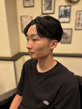 スカイマスターバーバー 渋谷(SKY MASTER BARBER) センターパートニュアンスパーマ<理容室>[床屋/シェービング］