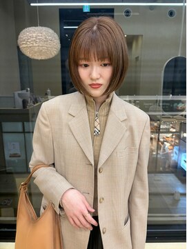 スニュウ(snuw) 切りっぱなしボブ小顔カットグレージュミルクティ