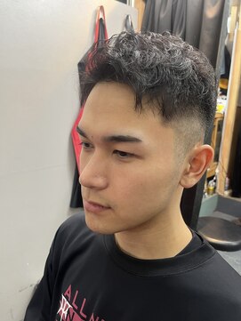 ハチマルハチ 新宿(808) サッパリフェードスタイル♪