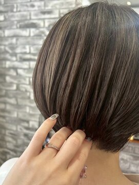 クロト(Clotho) アッシュグレージュ/白髪ぼかしハイライトブリーチカラー