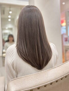 オラ ボーテ(Aura Beaute) ブリーチ無し グレージュ Wカラー レイヤースタイル