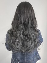 ラフィス ヘアー ピア― 高知店(La fith hair peer)&nbsp;【La fith】 グレーアッシュ×抜け感ハイライト