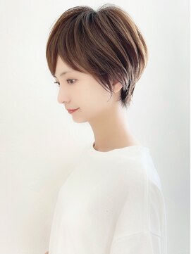 アンド ストーリーズ(&STORIES) 小顔カット/大人可愛い/ショートボブ/耳掛けショート/江角