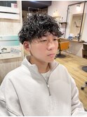 センターパートウルフカットツイストスパイラルパーマゆるめ黒髪