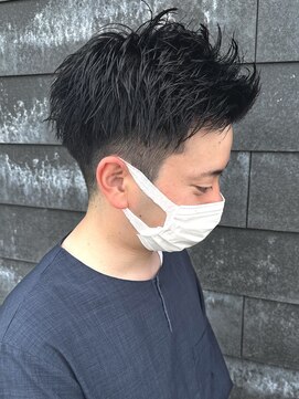 ヒュイル バイ ニアウ(Hwyl by Niau) メンズマッシュパーマニュアンスパーマスパイラルパーマ刈り上げ